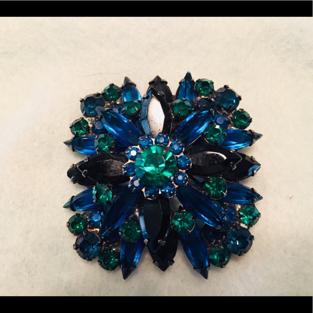Vintage, women’s brooch pin